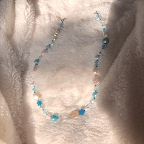 17” custom made Pearl and Swarovski necklace - Picture 3 of 3